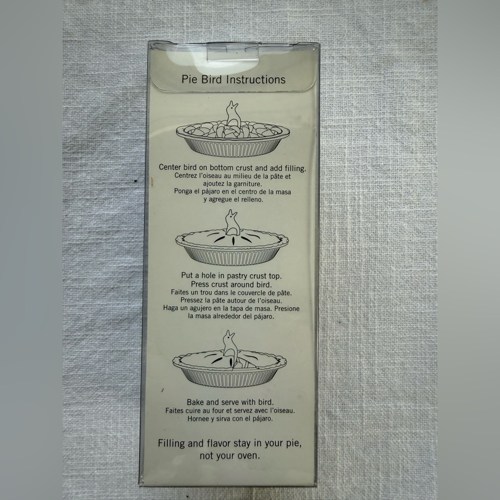 Pfaltzgraff 9” Perfect Pie Plate with BONUS Pie Bitd - Picture 8 of 10
